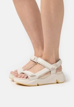 ECCO Chunky- Platform Sandals - Beige